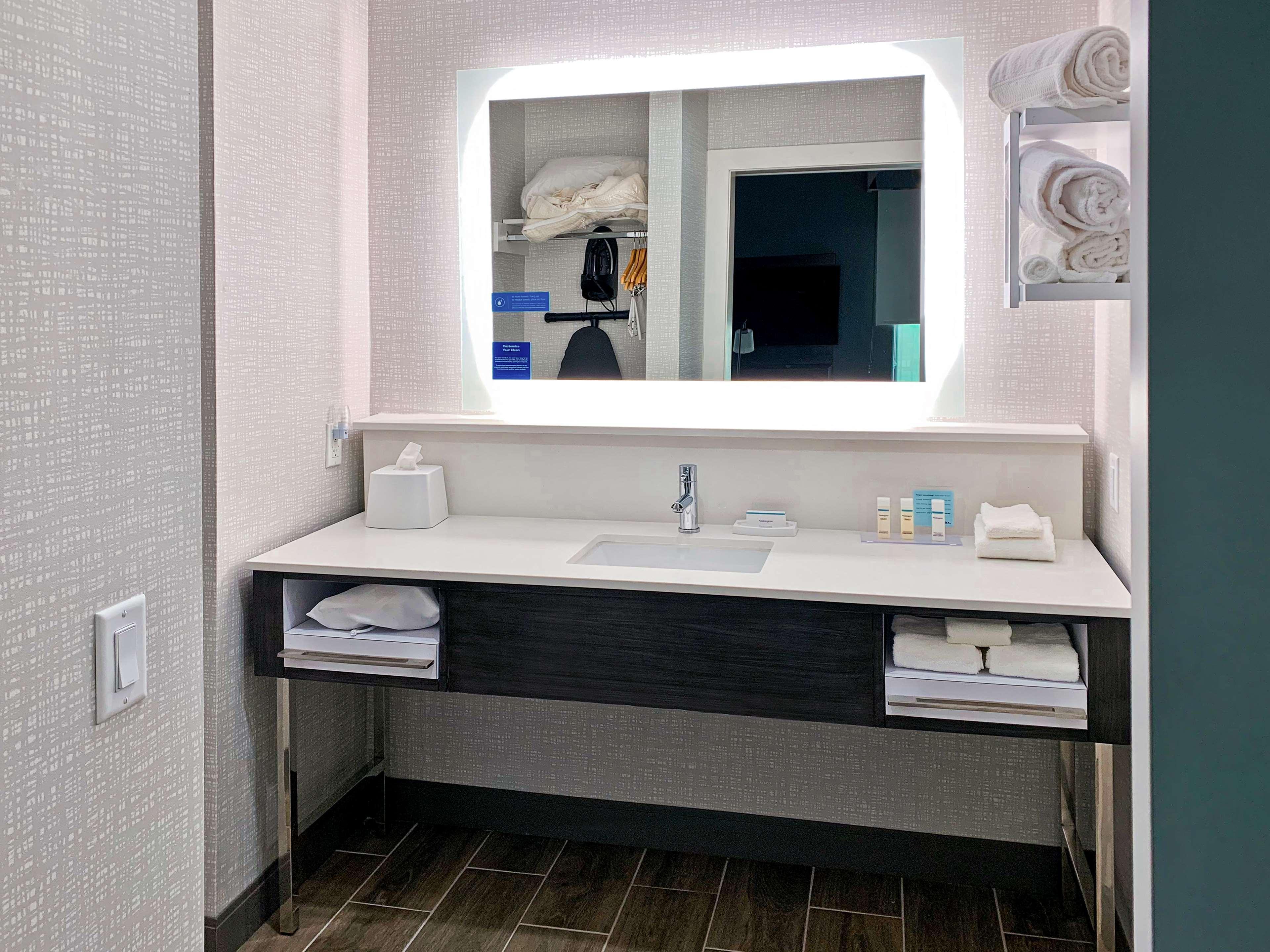 Hampton Inn & Suites Houston East Beltway 8, Tx Cloverleaf المظهر الخارجي الصورة